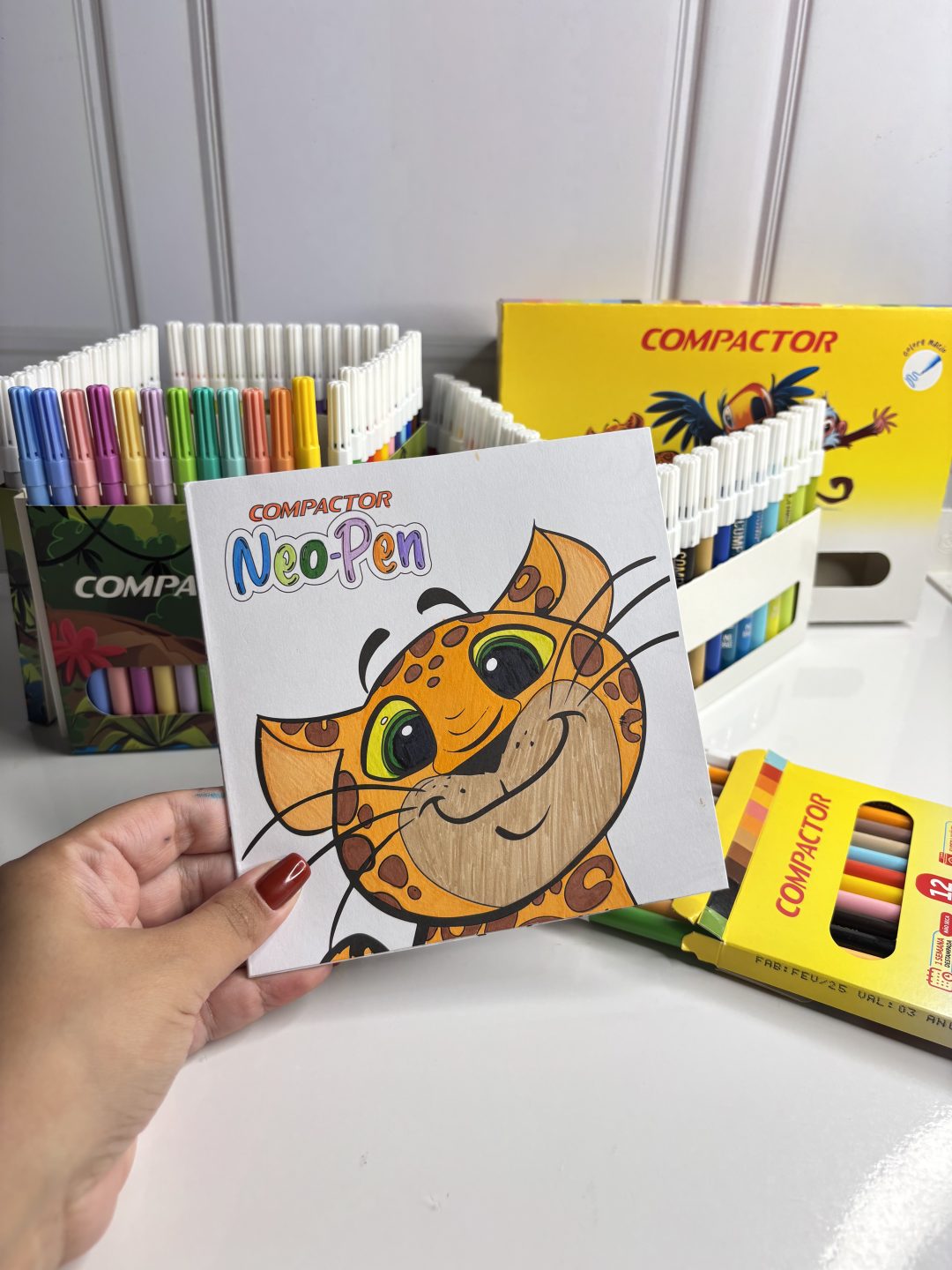 Mascotes Compactor para colorir