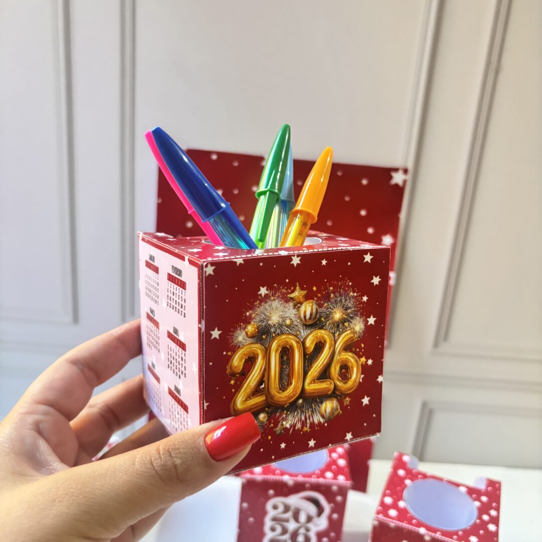 Calendário 2026 - Porta-caneta e post-it